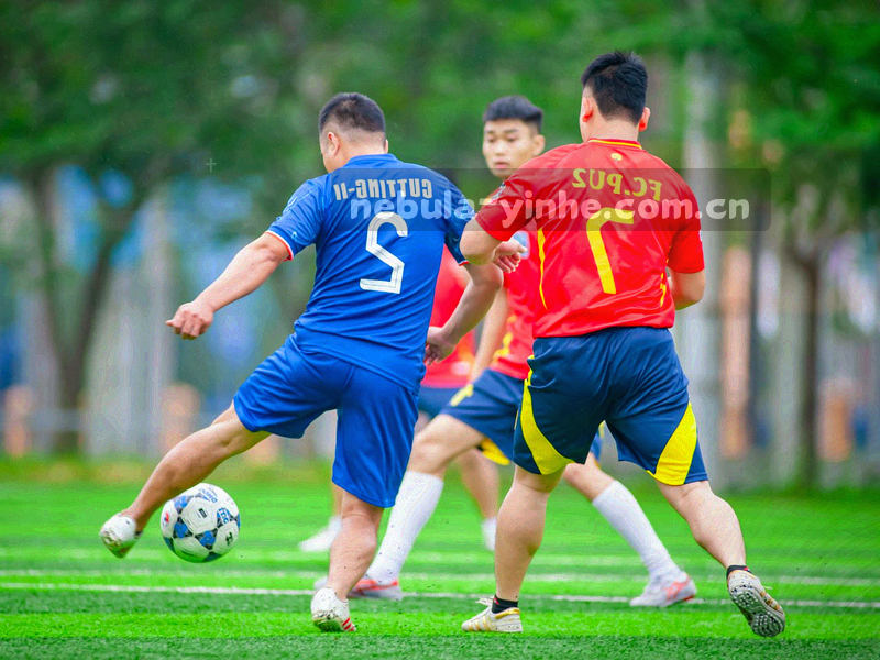 若干发光刻度节点沿一条斜线依次排列的抽象图形